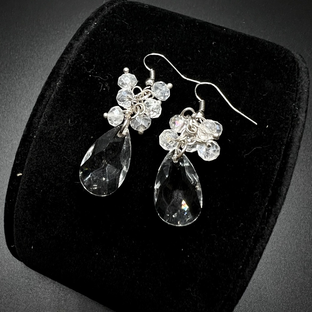 ⚠️ PRICE DROP⚠️ White Crystal Glass Drop Faceted Bead Dangle Earrings